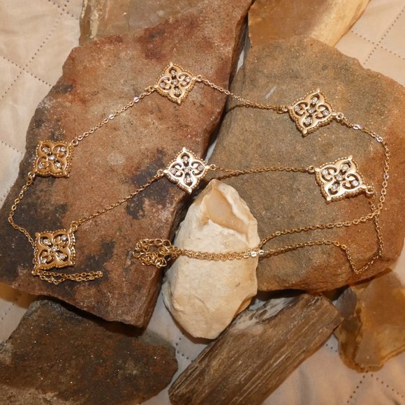 Charming Charlie Medallion Necklace w/Bling - Picture 7 of 12